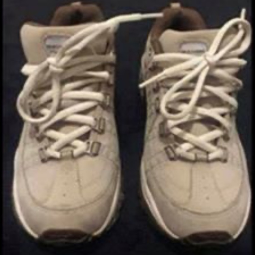 Skechers Premium - Size 6.5